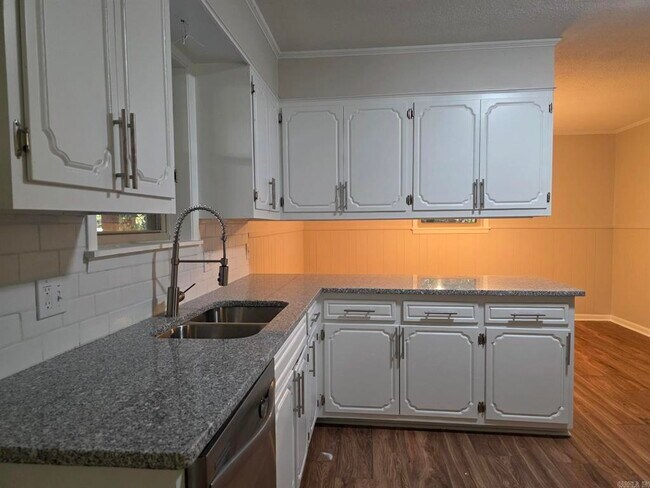 Building Photo - 3 Apache Dr