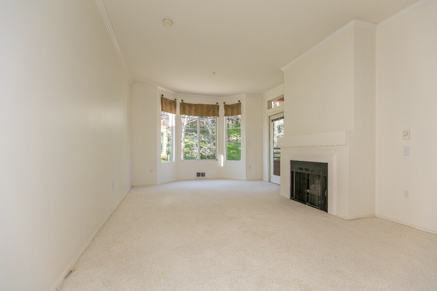 Building Photo - 320 Caldecott Ln