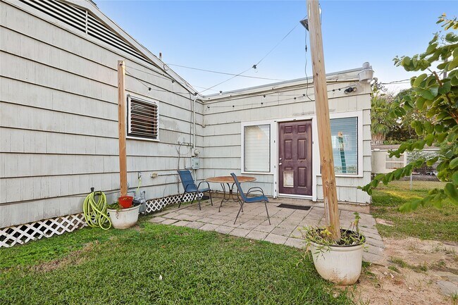 Building Photo - 106 Trout Ave