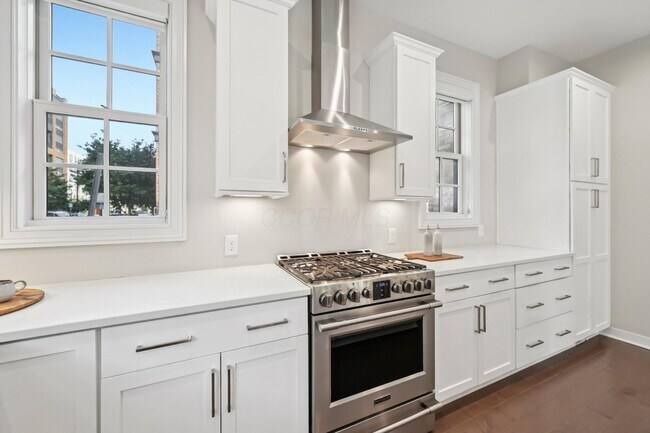 Building Photo - 100 Normandy Ave