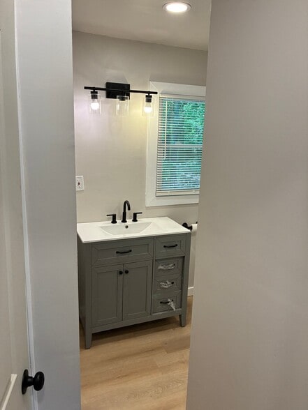 Building Photo - 6109 Oakwood Cir SW