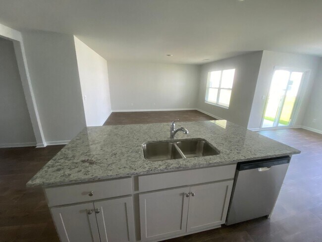 Building Photo - Introducing a stunning 3 bedroom, 2 bathroom home