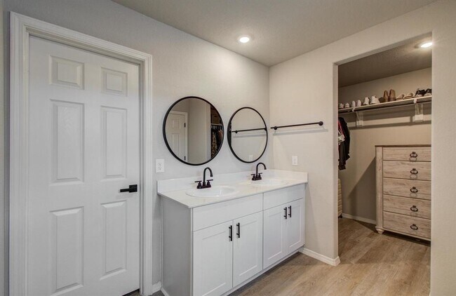 Building Photo - 14810 Archer Ct
