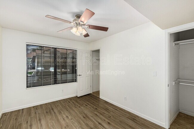 Building Photo - 1905 E University Dr