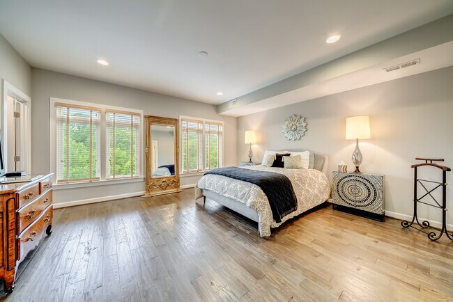 Building Photo - 1521 Ribbon Limestone Terrace SE