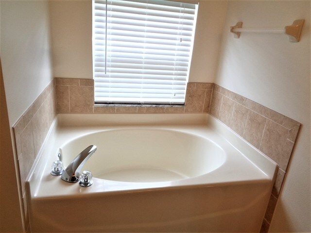 Building Photo - 3704 Lockridge Dr