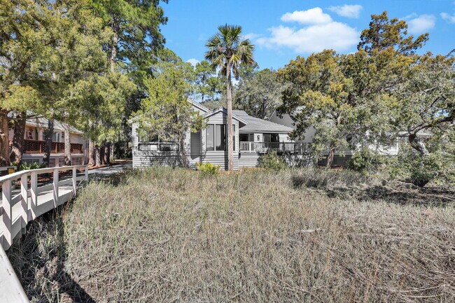 Building Photo - "Coastal Comfort Awaits: Spacious 3-Bed, 3-Bath Furnished Retreat in Moss Creek on the Marsh!"