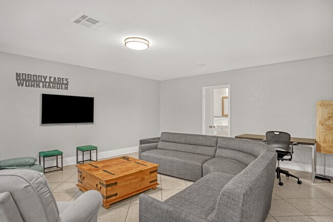 Building Photo - 10780 Anderson Ln