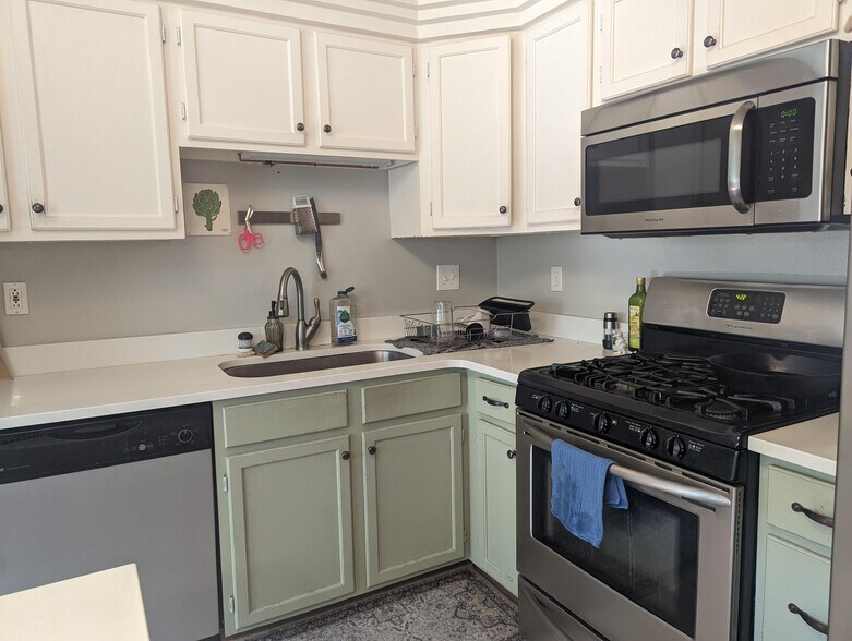 Building Photo - 4894 Curie Ct