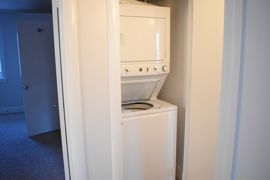 Building Photo - 2103 Pender Ave