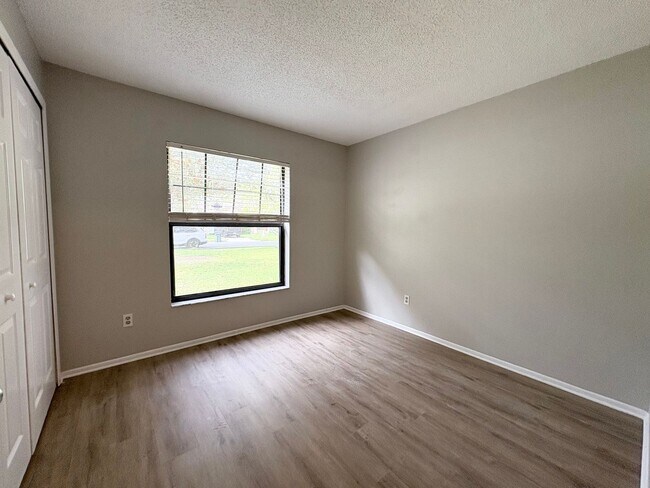 Building Photo - Great 3 BR home ~ Fenced Back Yard ~ A-Rat...