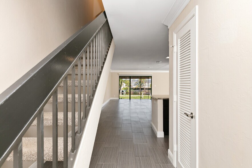 Building Photo - 455 Canal Pt N