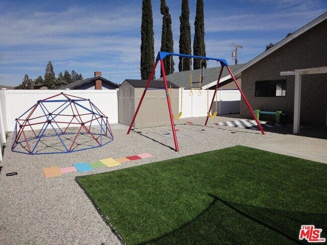 Building Photo - 42753 Blue Hills Dr