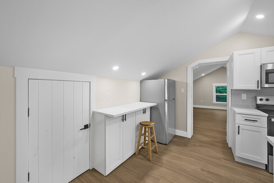 Building Photo - 71 Dreamland Park Dr