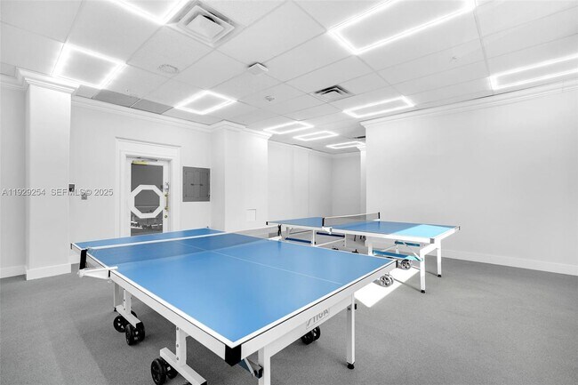 Building Photo - 2030 S Ocean Dr