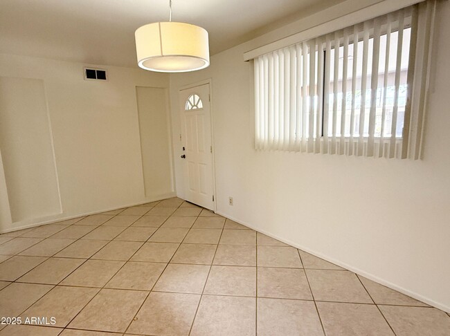 Building Photo - 5554 N 10th St