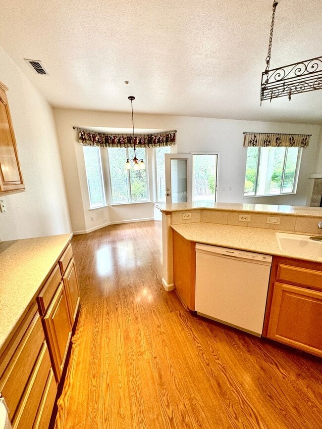 Building Photo - Adult 55+ Lovely Home in Springfield @ Whitney Oaks with a View