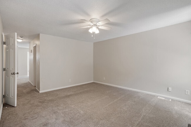 Building Photo - 516 Caprice Ct