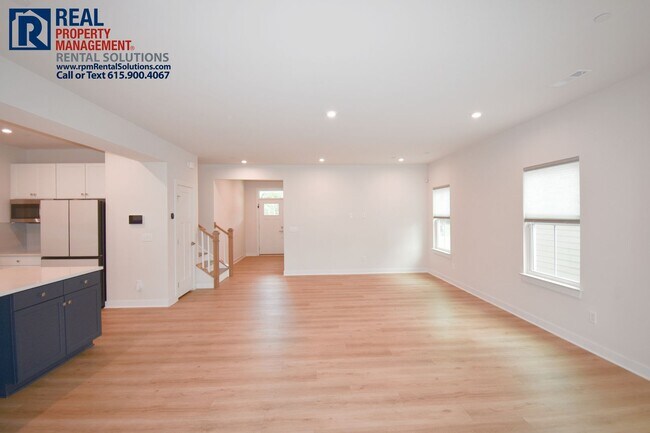 Building Photo - Luxury 4 bd 3.5 bath with office, bonus ro...
