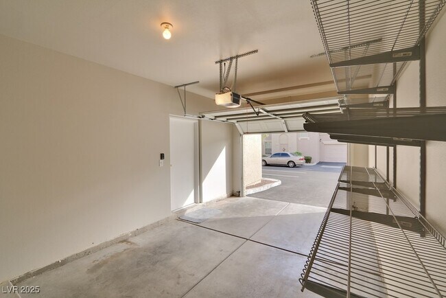 Building Photo - 10550 W Alexander Rd