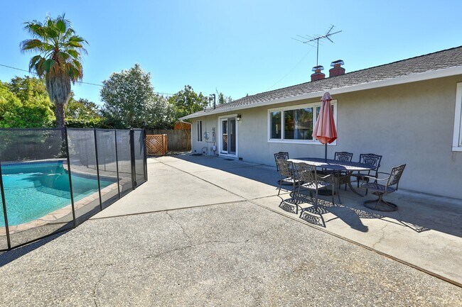Building Photo - Saratoga single story home with Pool, and open Concept Living