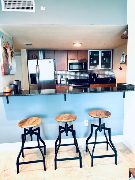 Countertop - 1800 N Bayshore Dr