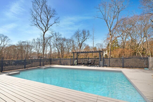 Building Photo - 35 Bay Ave W