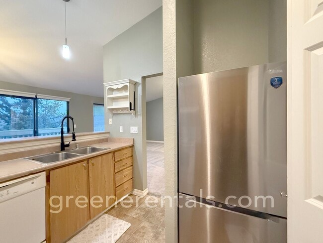 Building Photo - 2BR/1.5BA 3rd Floor Condo Overlooking Sinclair Inlet