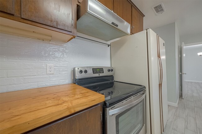 Building Photo - 3426 Bradford St