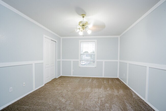 Building Photo - 115 Brazos Ln