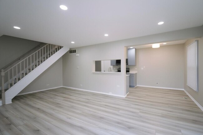 Building Photo - 360 Farmingdale Cir