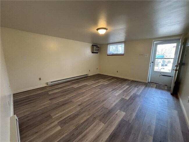 Building Photo - 1195 Lynn St