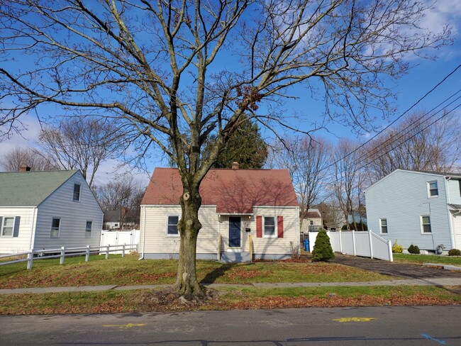 Building Photo - 134 W Side Dr