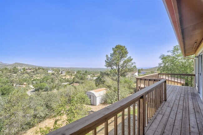 Building Photo - 3 Bedroom, 2 Bath Home with Views in Prescott!