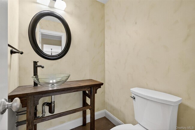 Building Photo - 7 Meadowood Dr