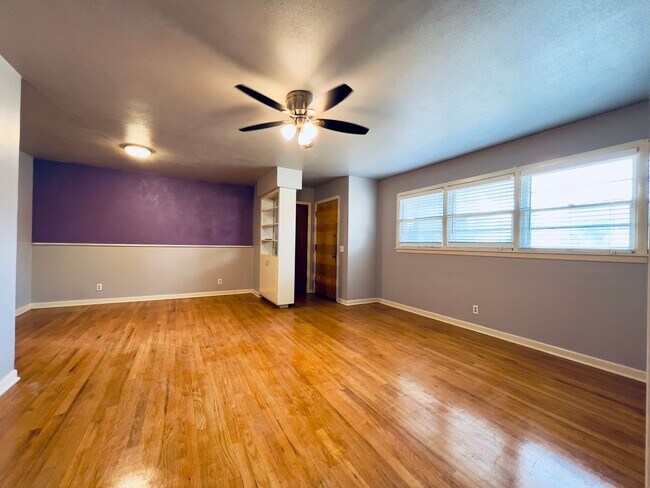 Building Photo - Great 3/2/1 Located Near Texas Tech University
