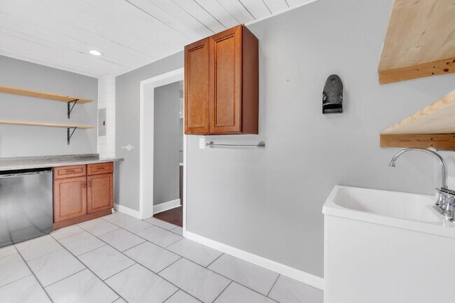 Building Photo - Spacious Rental with Modern Kitchen, Large...