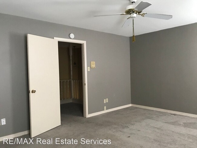 Building Photo - 3 br, 2.5 bath House - 10032 Georgetown
