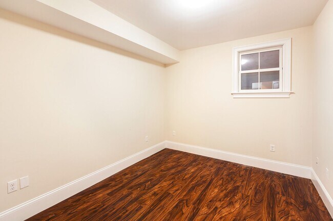 Building Photo - 1912 Washington St