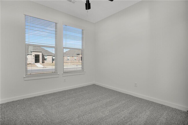 Building Photo - 4805 W Sturgeon St