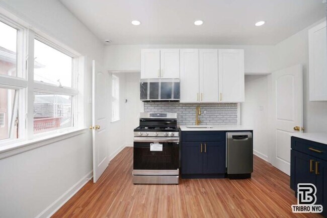 Building Photo - 4 bedroom in BROOKLYN NY 11214