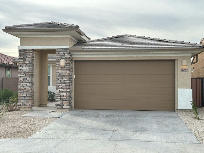 Building Photo - Charming Newer 3 Bed 2 Bath Single Level H...