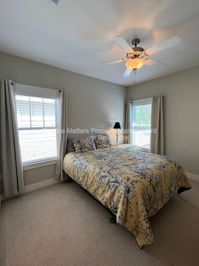 Building Photo - 1417 E Maxwell St