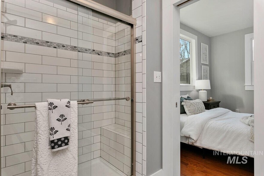 Building Photo - 2216 S Longmont Ave