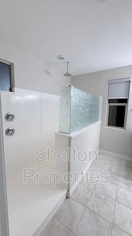Building Photo - 5229 N 79th Dr