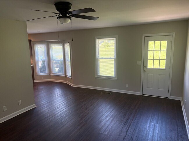 Building Photo - Quaint Ranch style home in Clarksville