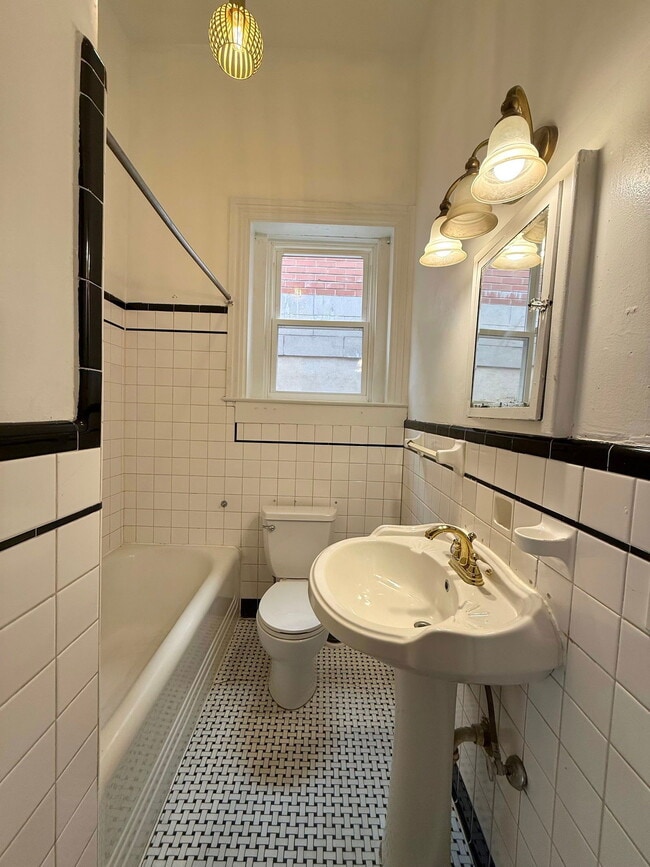 Building Photo - 241 N Queen St