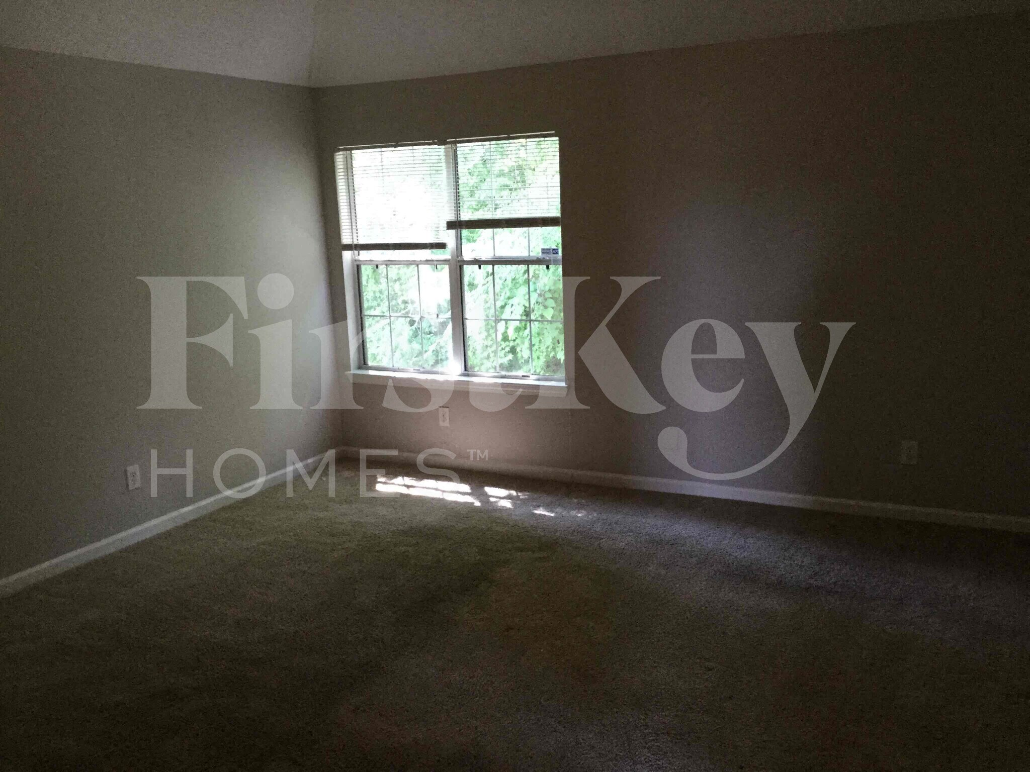 Building Photo - 5243 Round Table Dr