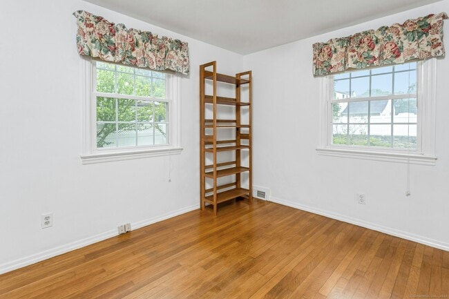 Building Photo - 54 Oak Grove Pl