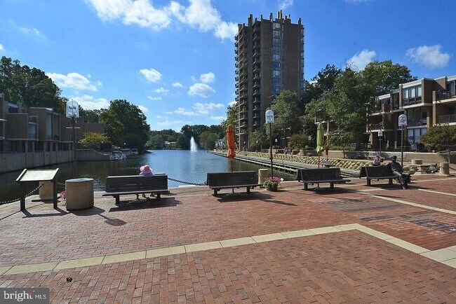 Building Photo - 11500 Fairway Dr